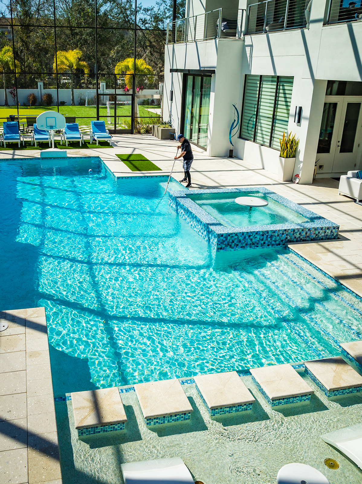 Professional Pool Cleaning Services in Central Florida: What You Need to Know